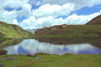 Lago en el Parque Natural de Sorteny, Principado de Andorra