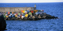 Cubos de la Memoria en el puerto de Llanes, Principado de Asturi