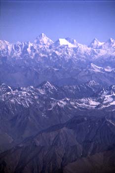 Vista aérea del Himalaya, en la región de Leh, Ladakh, India