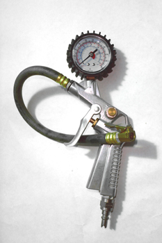 Pistola con manómetro para inflado de ruedas