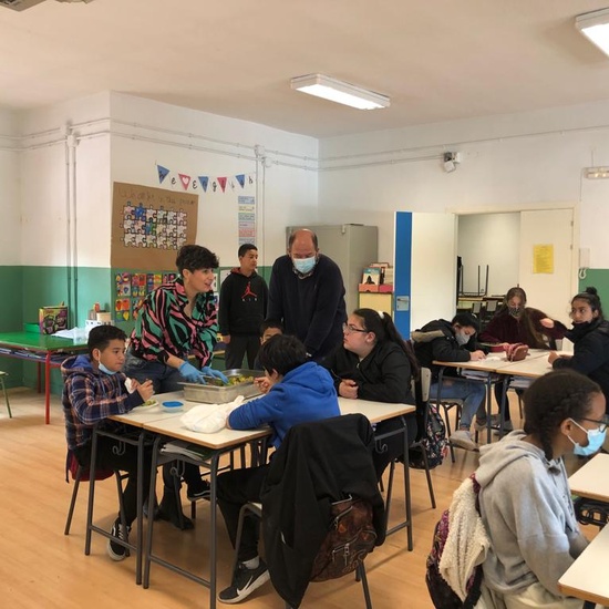 COSECHA DE LECHUGA DEL HUERTO Y COMIDA EN LA CLASE 7
