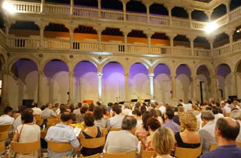 Público esperando una actuación