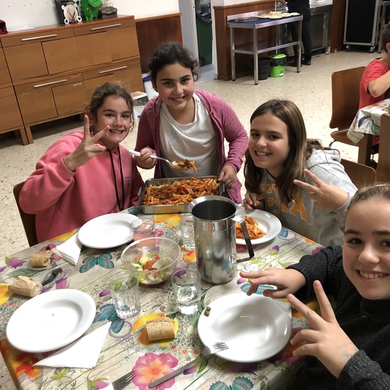 Albergue 6º - 2º día (comiendo) 2