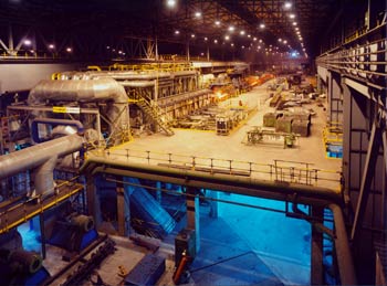 Vista general de un tren de alambrón en una planta siderúrgica