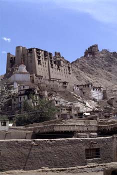 Vista de la ciudad de Leh, al pie del Palacio, Ladakh, India