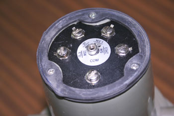 Bocina. Altavoz Exponencial. Detalle de conexiones.