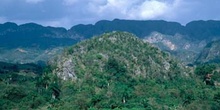 Paisaje montañoso en Cuba