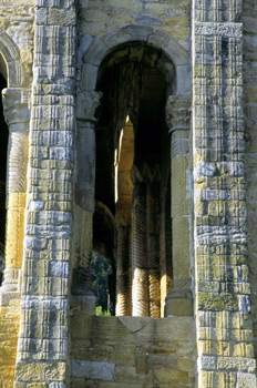 Detalle de contrafuertes de Santa María de Naranco, Oviedo, Prin