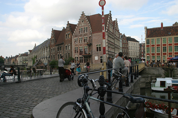 Vista de una calle de Gante, Bélgica