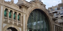 Arco de entrada del mercado de Zaragoza
