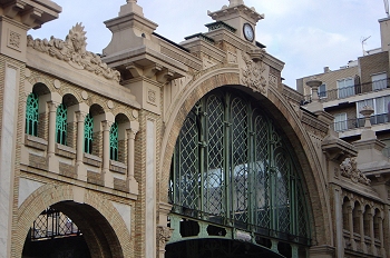 Arco de entrada del mercado de Zaragoza