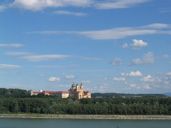 Vista de la Abadía de Melk desde el Danubio