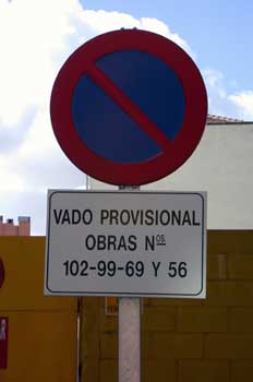 Señal de tráfico (prohibido estacionar)