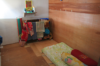 Dormitorio, campo de refugiados de Melaboh, Sumatra, Indonesia