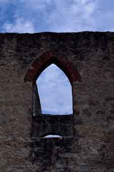 Muralla de piedra, tronera