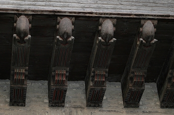 Detalle de las vigas del Arco del Dean de Zaragoza