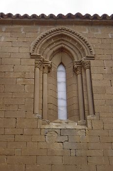 Ventana. San Miguel de Foces, Huesca