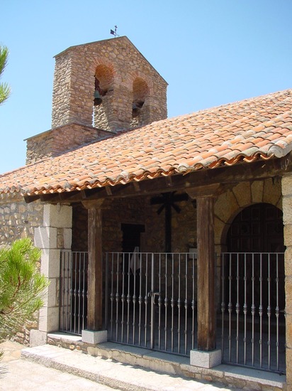 Iglesia y campanario en La Acebeda