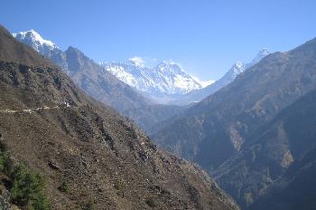 Valle del río Dudh Koshi con vista al Everest, Nuptse, Lhotse y