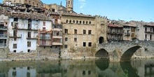 Vista del río Matarraña con Valderrobres en el fondo, Teruel