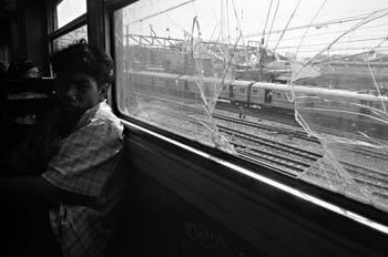 Interior de un vagón de tren, Indonesia