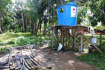 Depósito de agua, campo de refugiados de Melaboh, Sumatra, Indon