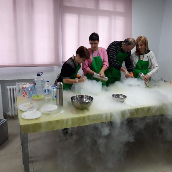 Alumnos del IES Neil Armstrong de Valdemoro en la Facultad de Biológicas. UCM. Semana de la Ciencia. Taller de bioquímica 