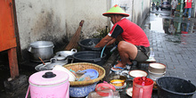 Lavando platos, Jogyakarta, Indonesia