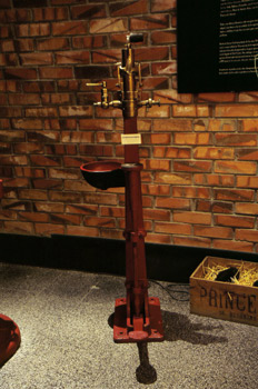 Máquina para llenado y encorchado de sidra espumosa, Museo de la