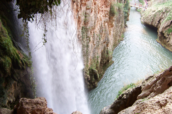 Cascada desde interior de gruta, Monasterio de Piedra, Nuévalos,