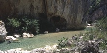 Curso de un río en un barranco