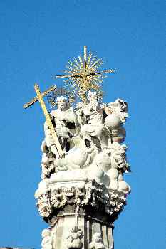 Estatua de la Sagrada Trinidad, Plaza de la Santísima Trinidad,