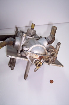 Bomba manual de combustible (vista inferior y filtro)