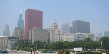 Vista de edificios desde Grant Park, Chicago, Estados Unidos
