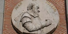 Medallón del arquitecto Juan Bautista de Toledo