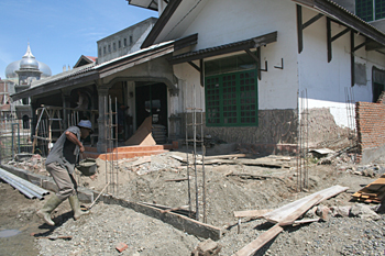 Construyendo nuevas casas, Banda Ache, Sumatra, Indonesia