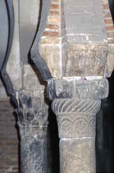 Detalle de los capiteles de la Mezquita del Cristo de la Luz, To