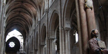 Parteluz y nave central de la Catedral de Orense, Galicia