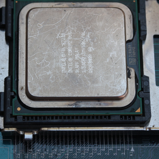 Inserción correcta de procesador Core 2 en zócalo 775