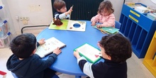 Las hormigas amarillas disfrutan en clase_CEIP FDLR_Las Rozas