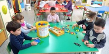 Las hormigas amarillas disfrutan en clase_CEIP FDLR_Las Rozas