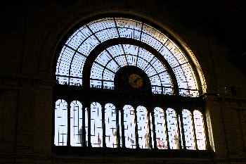 Ventanal de la estación Keleti Pu, Budapest, Hungría