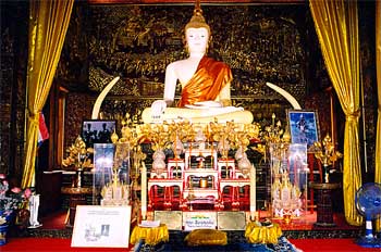 Altar dedicado a Buda, Tailandia