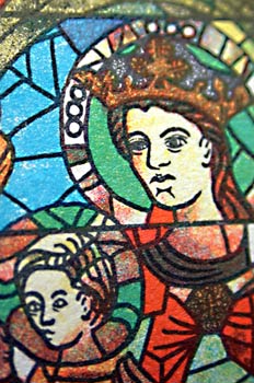 Detalle de la vidriera que representa la Epifanía de la Catedra