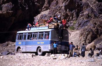 Autobús regular ?super coach?, Ladakh, India