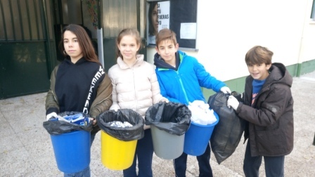 Litter Less Campaign_Masa de las papeleras de clase   1