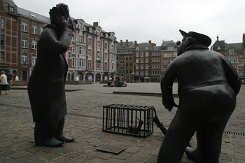 Escultura y Plaza de Armas, Namur, Bélgica