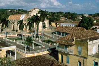 Plaza de un pueblo, Cuba