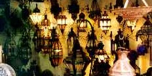 Comercio de lámparas en un zoco, Marrakech, Marruecos