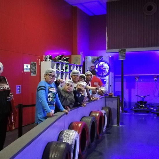 LAS CHICAS Y CHICOS DE AMPARO DISFRUTANDO EN MICRÓPOLIX 11